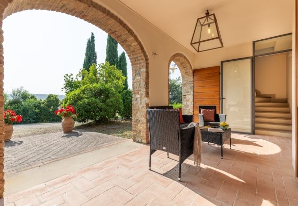 A relaxing corner in the shade of the porch- Casale Teatro