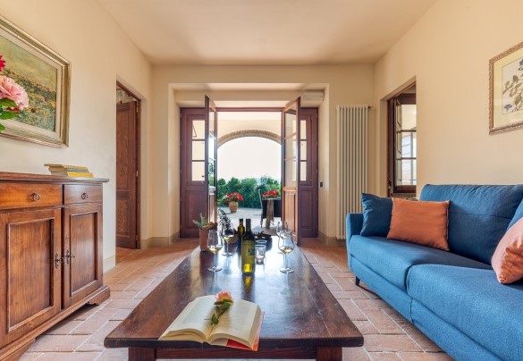 The living room with French door and panoramic view on the ground floor- Casale Teatro