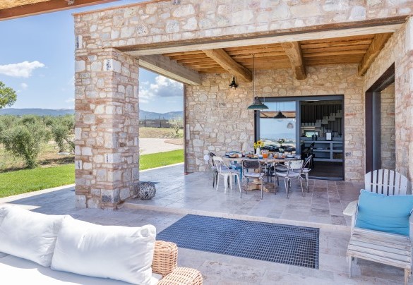 The portico is directly connected to the kitchen - Casale The Place