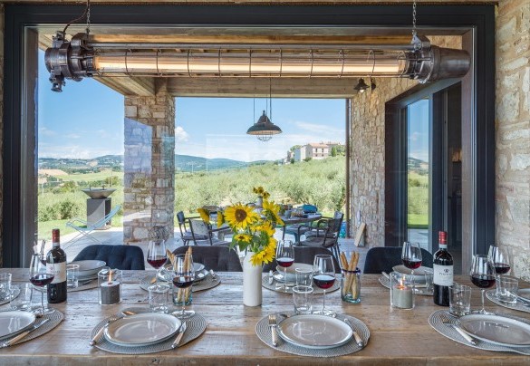 Dining area with a view towards the portico - Casale The Place