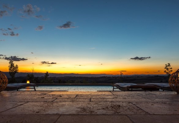 The fantastic sunset of a thousand colors - Casale The Place