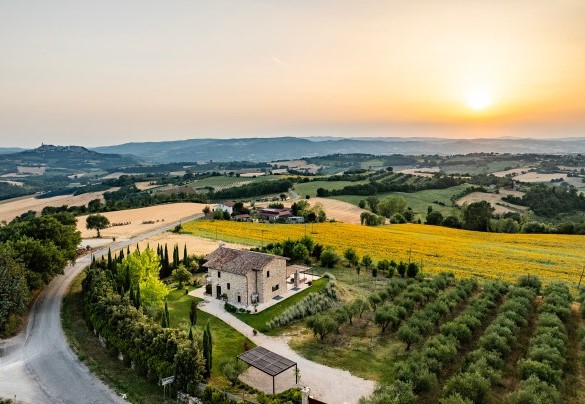 Il casale abbracciato dalle colline umbre - Casale The Place   