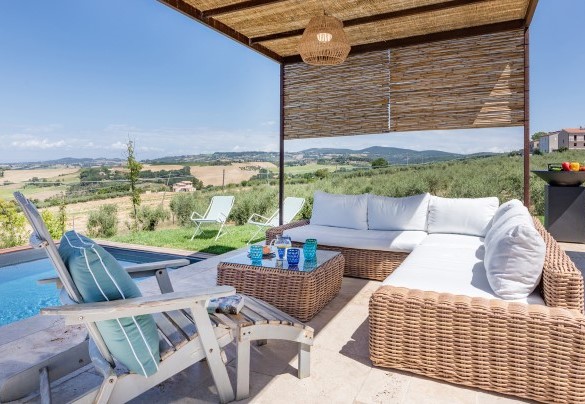 The pergola and the rolling Umbrian hills surrounding the property - Casale The Place