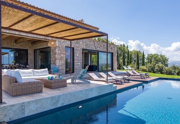 Detail of the well-equipped solarium to guarantee full relaxation and privacy - Casale The Place  