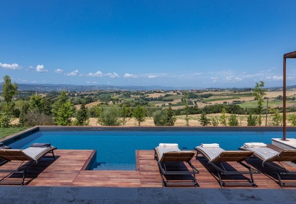 The pool, lined in grey PVC to give it the most natural appearance possible - Casale The Place