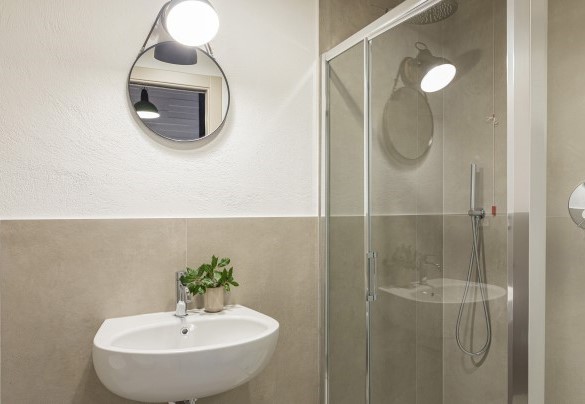 Bagno en suite con doccia nel seminterrato - Casale The Place