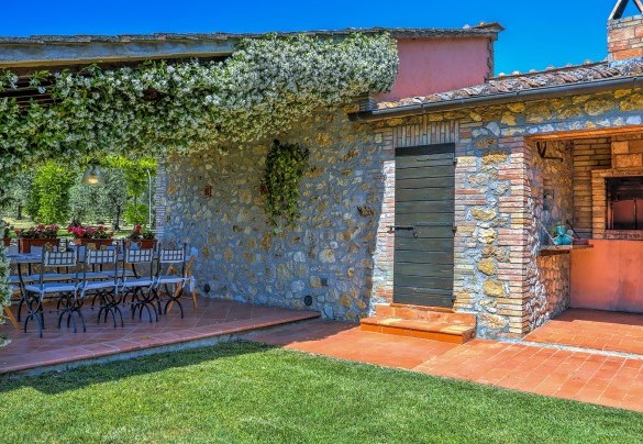 Il forno esterno a pochi passi dal portico - Casale Tre Cipressi