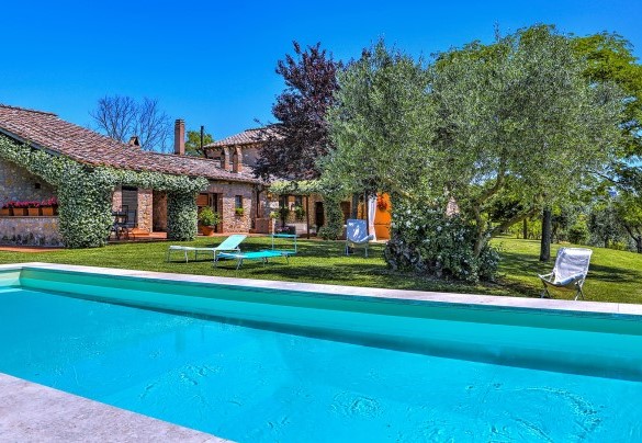 La villa a circa 20 m dalla casa - Casale Tre Cipressi
