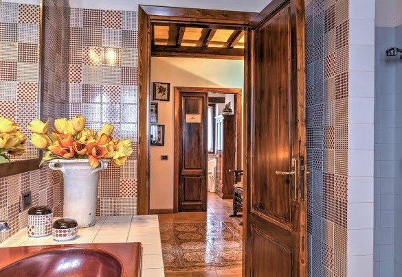 Il grazioso bagno al primo piano con doccia - Casale Tre Cipressi