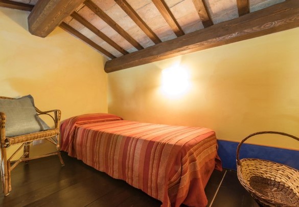 Singolo letto nel soppalco dell'appartamentino al primo piano - Casale Verdicchio 10+2