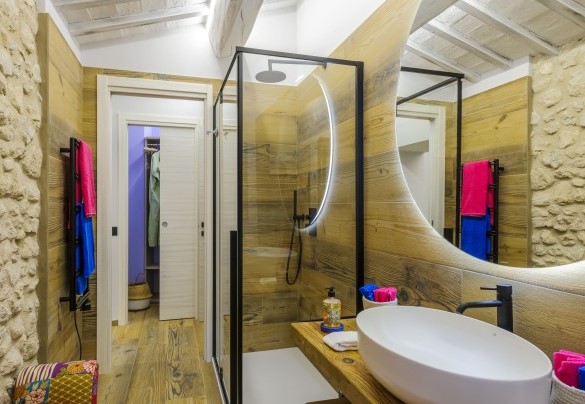 Bagno con doccia n. 1 al primo piano - Casalino Galassi