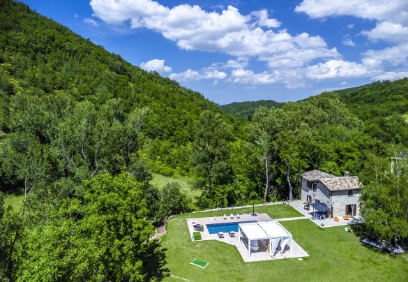 Boschi e un ruscello per passeggiare nella natura - Casalino Galassi
