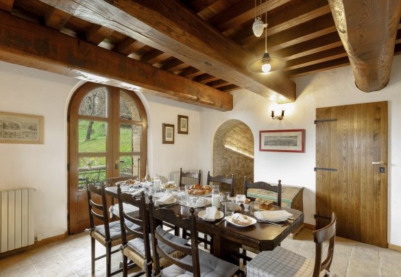 Taverna with stone cellar on the basement - Casatorre