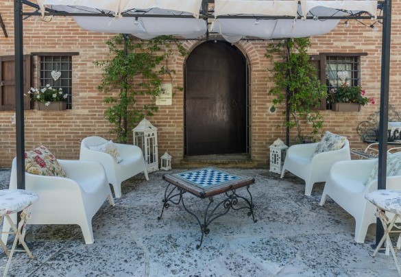 The gazebo provides shade in front of the main entrance - Casatorre 6+2