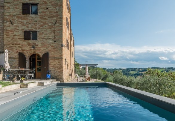 The beautiful, salt-purified swimming pool, in a super panoramic position - Casatorre 6+2