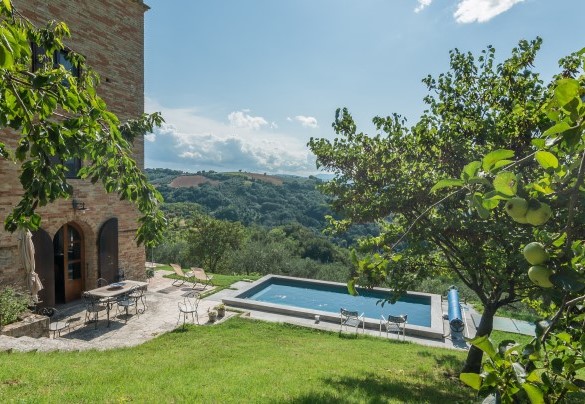  The swimming pool overlooking green landscapes - Casatorre 6+2