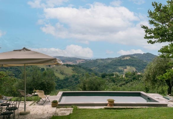 The swimming pool measures 6 x 3 m - Casatorre