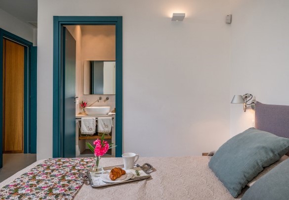 La camera matrimoniale con bagno ensuite con doccia - Casavento Puzzitteddu