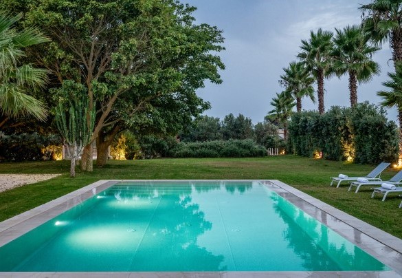 La piscina e il giardino - Casavento Puzzitteddu