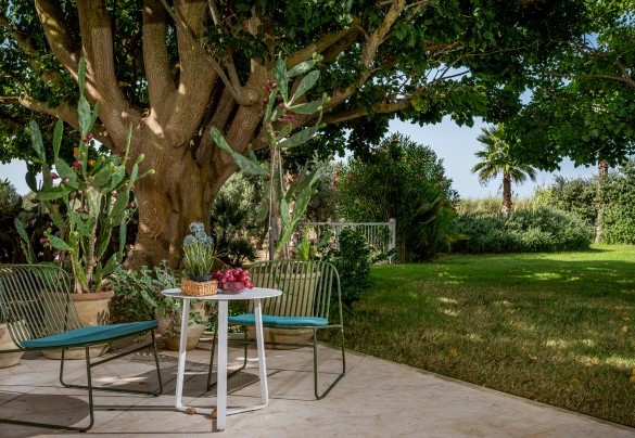 Bellissimo giardino intorno la villa con angoli relax - Casavento Puzzitteddu