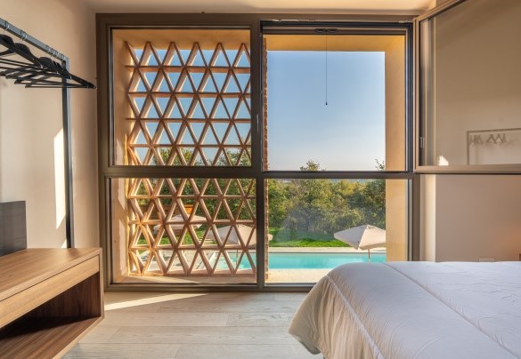 Double bedroom no. 5 with pool view - Cascina Buzio