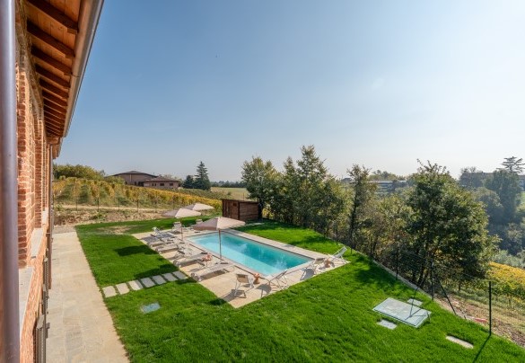 The rectangular pool measures 10x5 meters - Cascina Buzio