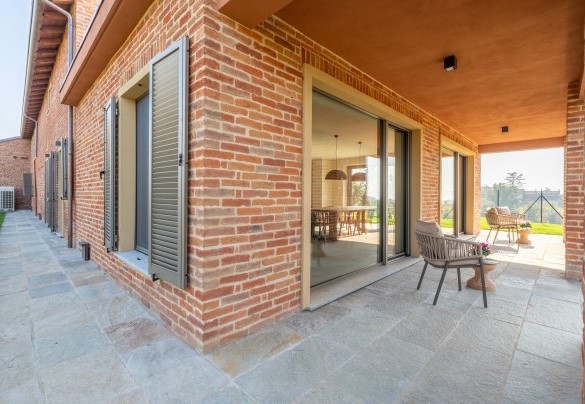 The coverred portico: detail – Cascina Buzio
