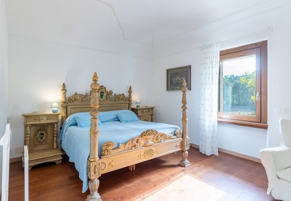 The uniquely styled upper floor master bedroom - Cascina La Valle