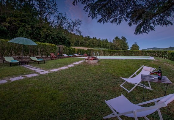 The pool in a nighttime setting - Cascina La Valle