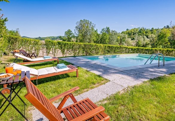 The rectangular pool measures 10 x 4 meters - Cascina La Valle