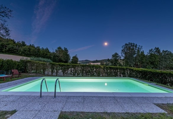 The pool immersed in the night - Cascina La Valle