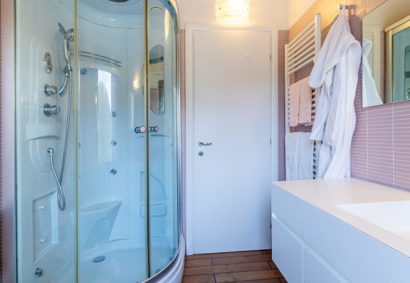 The bathroom on the first floor with a shower - Cascina La Valle