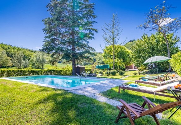 The pool is purified with chlorine - Cascina La Valle