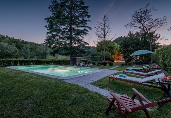 The illuminated pool - Cascina La Valle