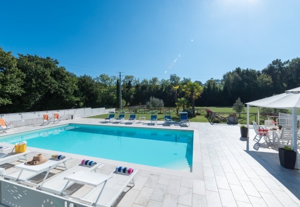 La piscina è completamente recintata e riscaldata con pannelli solari – Cascina Marianna
