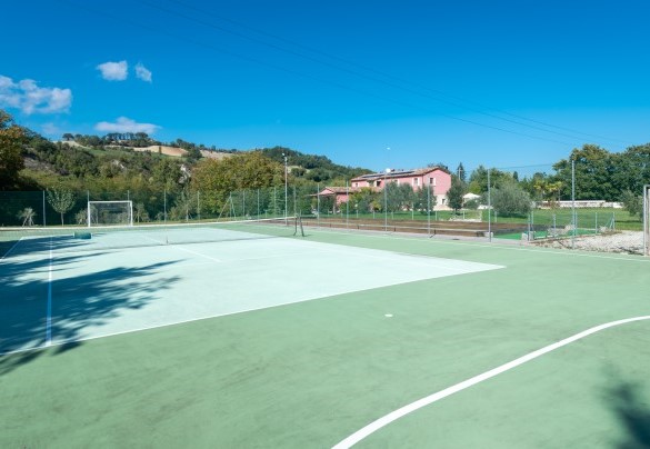 Campo da tennis regolamentare in sintetico – Cascina Marianna