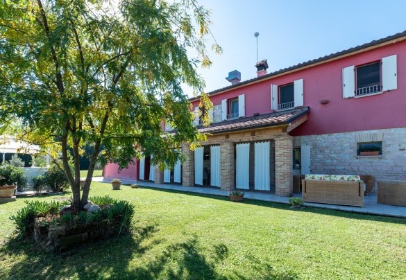 Veduta generale della villa – Cascina Marianna