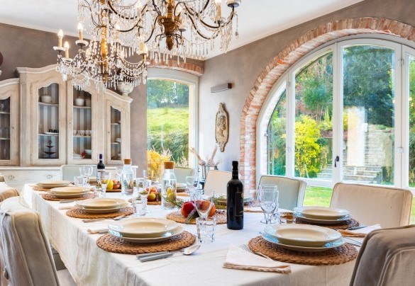 To the left of the entrance you enter the dining room communicating with the large garden surrounding the farmhouse - Cascina Moglia