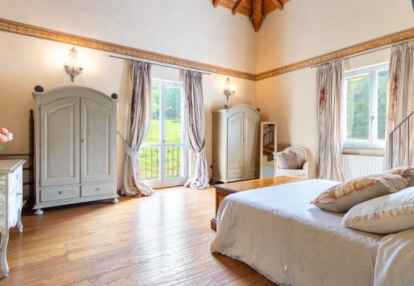 The master bedroom (2) with mezzanine on the first floor - Cascina Moglia