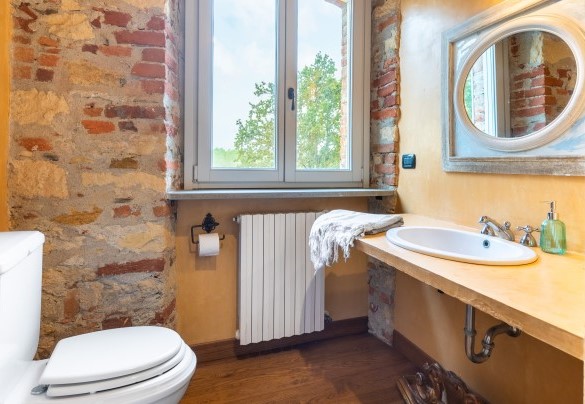 The ensuite bathroom with shower in the master bedroom (4) on the first floor - Cascina Moglia