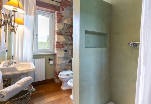 The bathroom on the floor with shower of the single room (5) on the first floor - Cascina Moglia