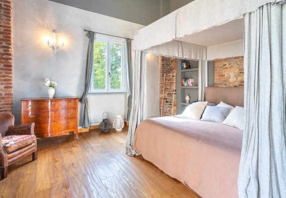 The master bedroom (4) with ensuite bathroom and terrace on the first floor - Cascina Moglia