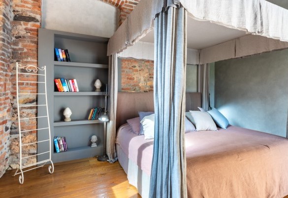 The master bedroom (4) with ensuite bathroom and terrace on the first floor - Cascina Moglia