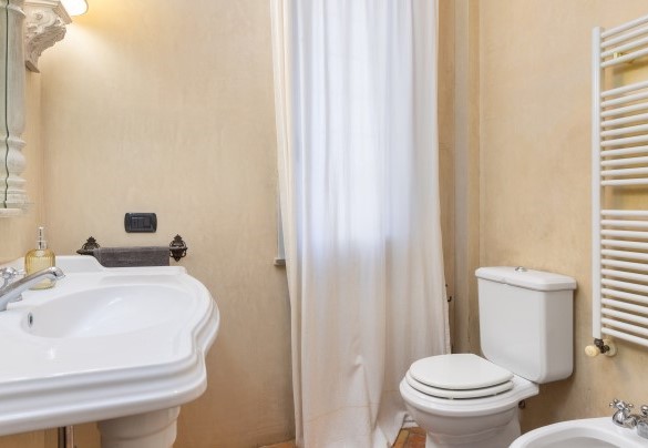 The ensuite bathroom of the double room (1) on the ground floor - Cascina Moglia