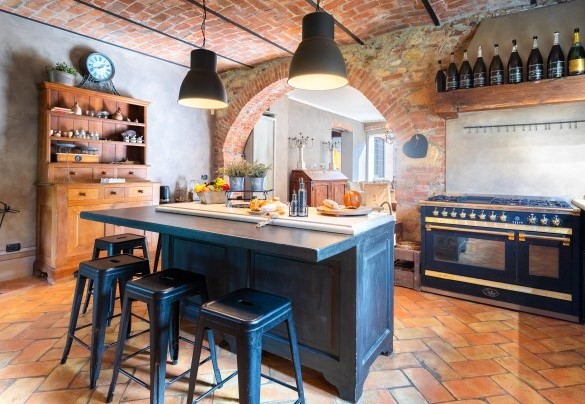 The kitchen is very spacious and well equipped - Cascina Moglia