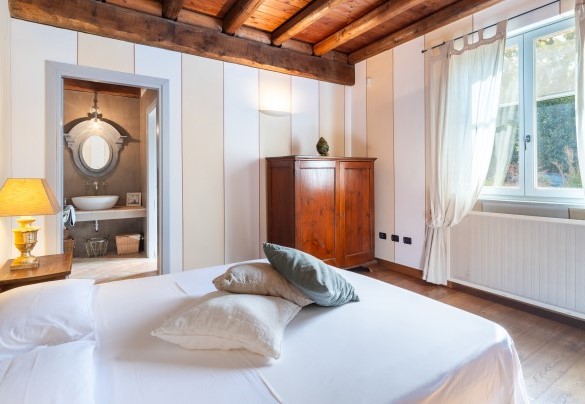 The double room (3) on the first floor with ensuite bathroom - Cascina Moglia