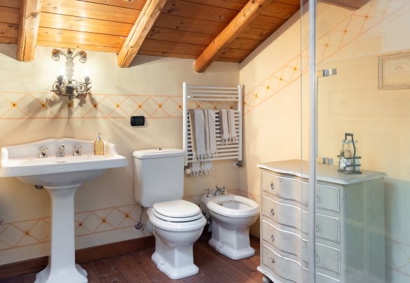 The bathroom in the loft of the master bedroom (2) - Cascina Moglia
