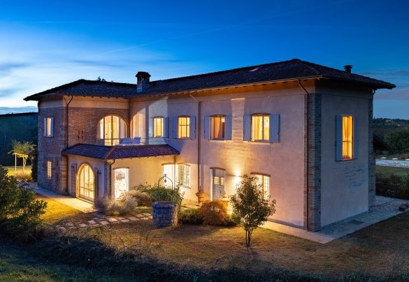 Large spaces and a wonderful silence characterize Cascina Moglia which is located on the slopes of a hill where Carpeneto, a small village of Alto Monferrato Ovadese - Cascina Moglia