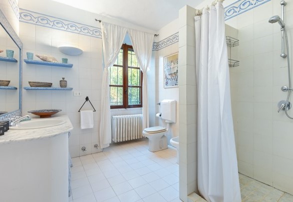 Bathroom with shower n.3 – Cascina Monferrato