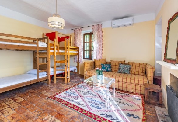Twin bedroom n. 2 (featuring two bunk beds) – Cascina Monferrato